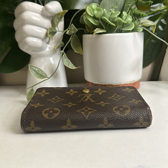 Louis Vuitton Small Monogram Wallet - Picture 9 of 15